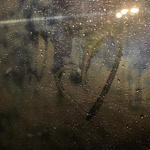 模特中出潮喷视频
